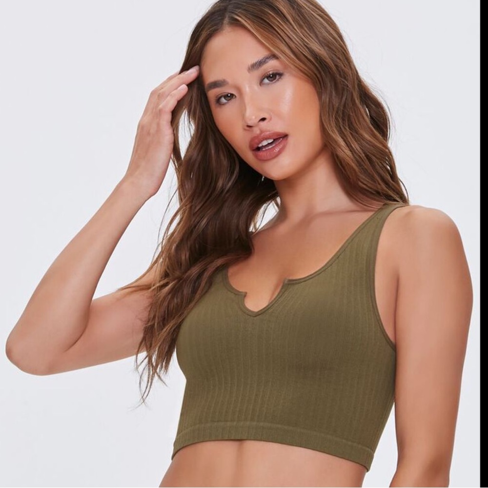 FOREVER 21- NEW Seamless Split-Neck Lounge Crop Top